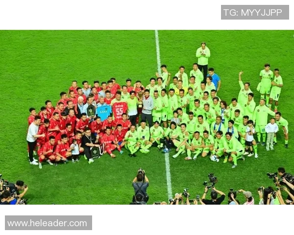 香港明星足球队赛后冲突引发热议球员间争执升级成打斗事件 香港明星足球队赛后冲突引发热议球员间争执升级成打斗事件